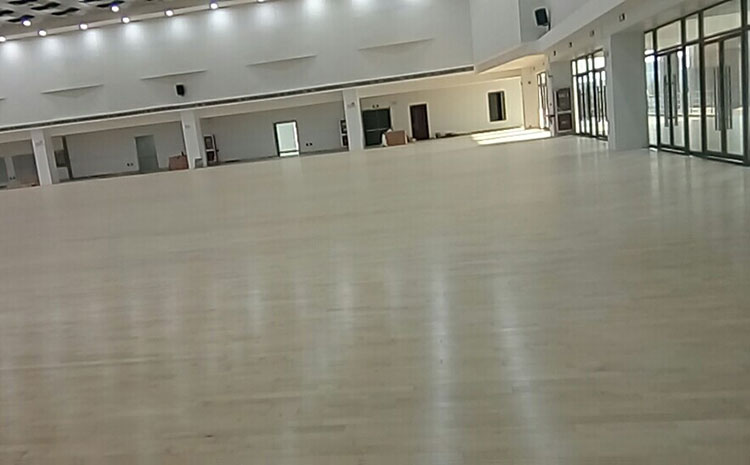 橡膠木木地板籃球場多少錢一平米？