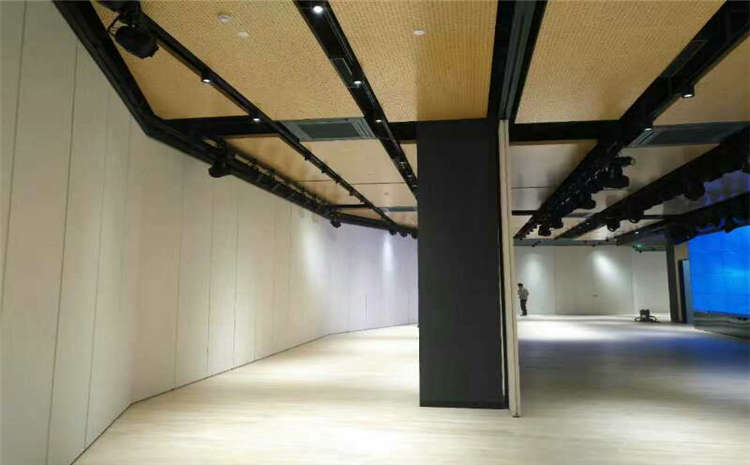 學校舞臺實木地板怎么翻新？