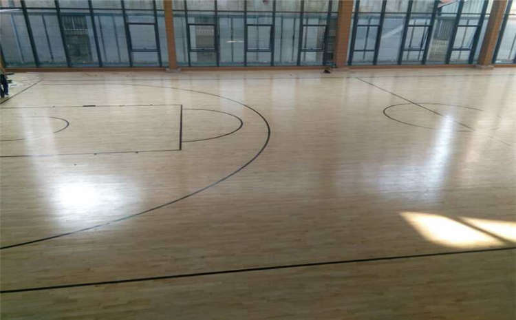專業的籃球館木地板多少錢一平米？