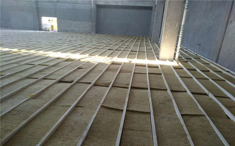 指接板舞臺運動木地板怎么保養？