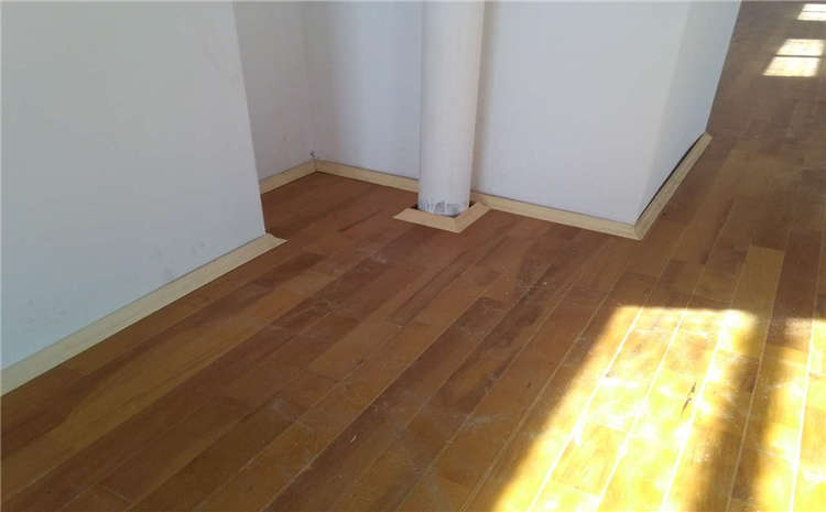 五角楓舞臺(tái)運(yùn)動(dòng)木地板哪個(gè)牌子好？