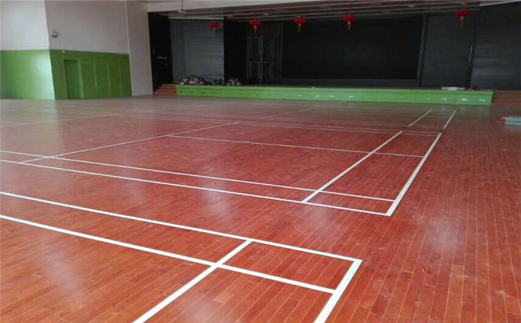 五角楓運(yùn)動體育地板多少錢一平米?