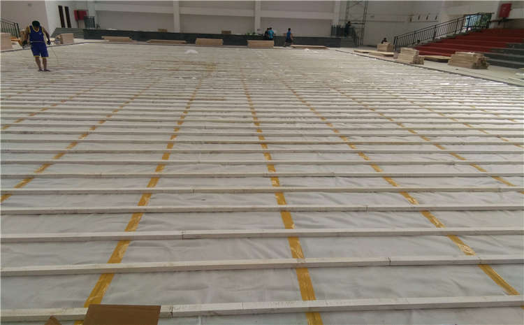 24厚運動體育地板怎么翻新？