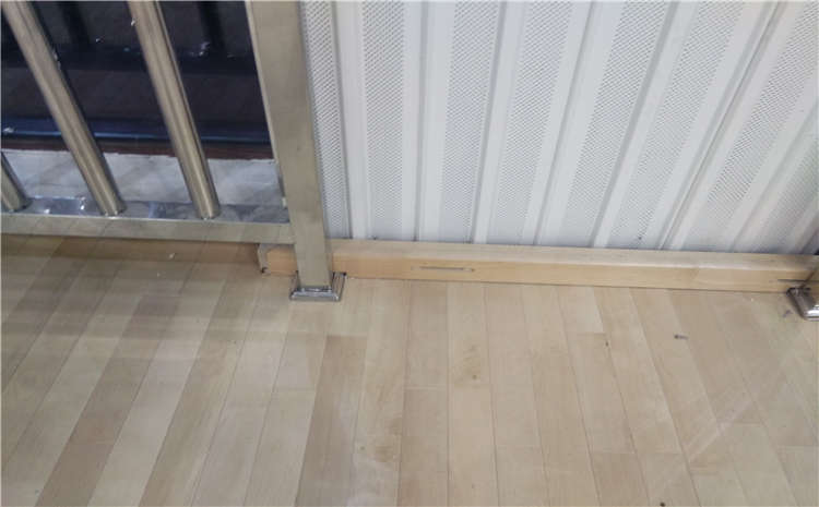 拼接板風(fēng)雨操場(chǎng)地板翻新施工