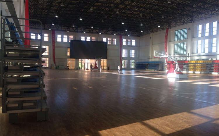 24厚籃球館木地板一般多少錢？