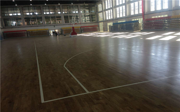 22厚運動籃球地板怎么翻新？