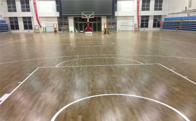 柞木運動體育地板造價是的多少？