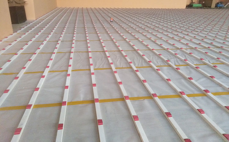 學?；@球場木地板主輔龍骨結構