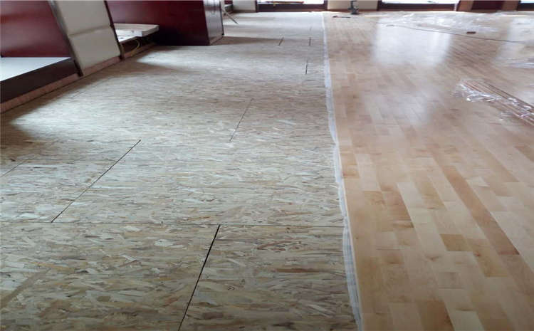 體育木地板開(kāi)裂了怎么辦？