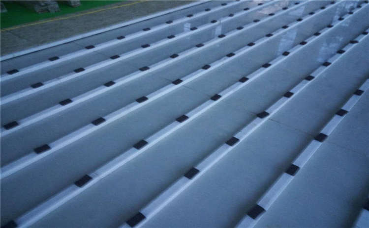 五角楓木地板籃球場**是多少錢？