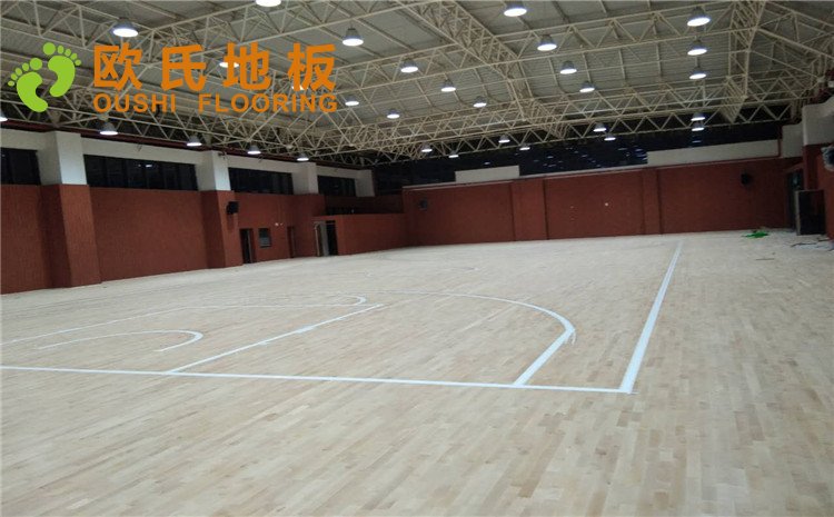 江蘇徐州樹恩中學籃球館健身房木地板圖片
