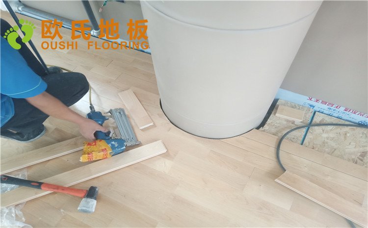 新疆克拉瑪依市獨山子虹園小區(qū)體育館木地板項目——歐氏實木運動地板